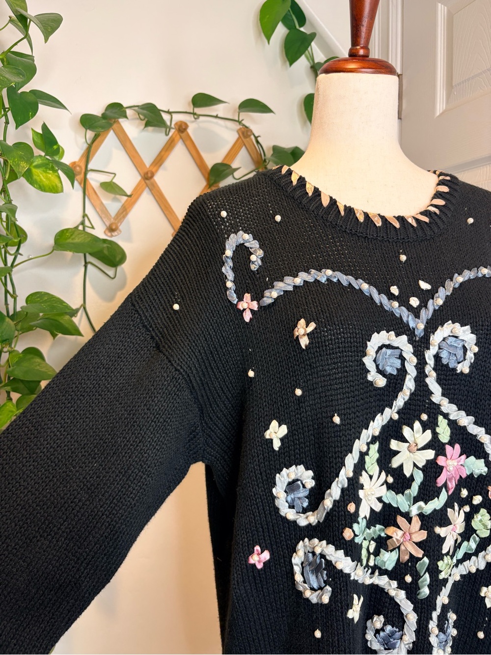 Vintage Colleen’s Collectables Oversized Black Embroidered Sweater View 4